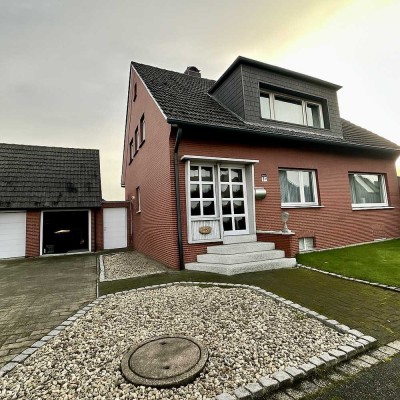 2-Familienhaus mit großem Potenzial und sonnigem Grundstück in beliebter Lage!