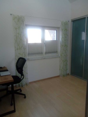 Attraktive 3-Zimmer Wohnung mit Balkon und Stellplatz in Leonberg