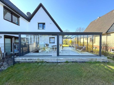 Charmante möblierte Doppelhaushälfte mit großem Wintergarten und modernem Innenleben