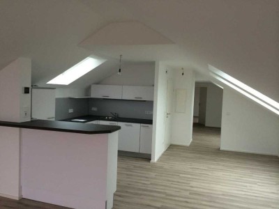 Lichtdurchflutete Dachgeschosswohnung in Stadtbergen-Leiterhofen