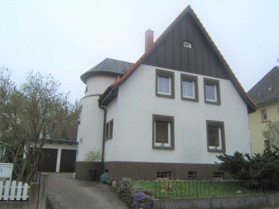 Freistehendes Einfamilienhaus mit Garten und Garage, Innenstadtnähe