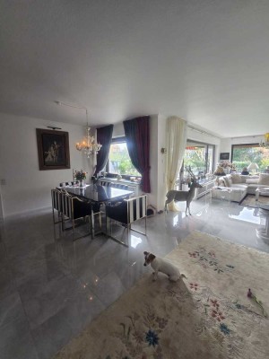 Luxuriöse 4-Zimmer Wohnung in Krefeld Kliedbruch/ Stadtwald