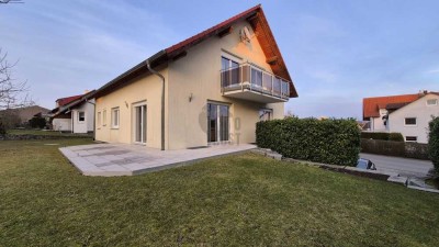 GENUG PLATZ FÜR GROSSFAMILIEN MIT GARAGE UND BALKON