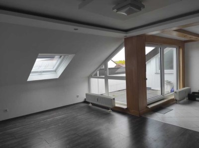 Sonnige 2 Zimmer-Wohnung mit Dachterasse in Leonberg