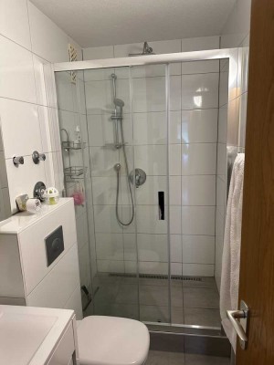 Geschmackvolle Wohnung mit drei Zimmern sowie Balkon und Einbauküche in Echterdingen