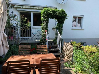 Gepflegte 2Zi.-Whg. mit Garten in ruhiger Lage, 4 Familienhaus, Anbindung zur U6 ca.8 Gehminuten