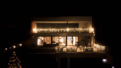Lichterglanz &amp; Weitblick – Christmas Living over LA.