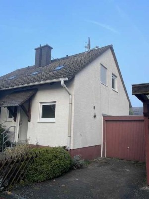 Charmante Doppelhaushälfte mit 4 Zimmern in Mainz-Ebersheim