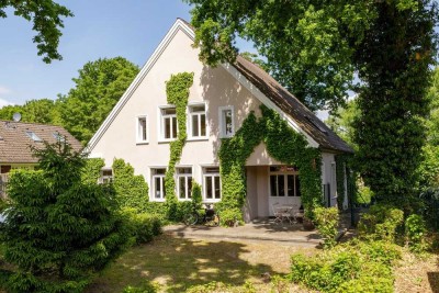 Großzügige Stadtvilla mit sehr gehobenenem Interieur in einzigartiger Wohnlage/Naturschutzgebiet!