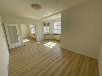 Erstbezug nach Sanierung mit Balkon und EBK: Exklusive 3-Raum-Wohnung mit geh. Innenausstattung