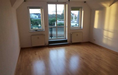 Schöne, helle, renovierte Wohnung in ruhiger sehr zentraler Lage (890 € - 86 m² - 3.5 Zi.)