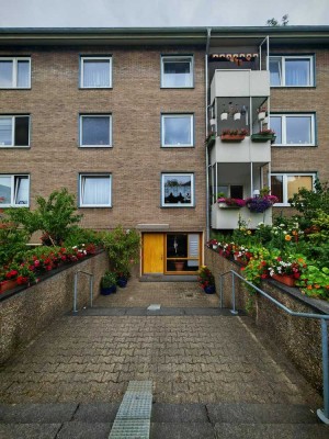 Stilvolle, gepflegte 3-Raum-Erdgeschosswohnung mit Balkon in Düsseldorf