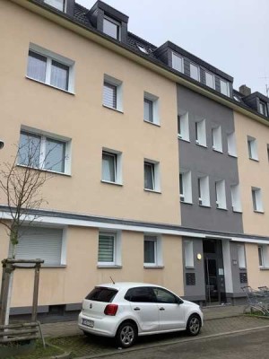 Klasse 2-Zimmer-Wohnung mit Balkon, komplett renoviert!