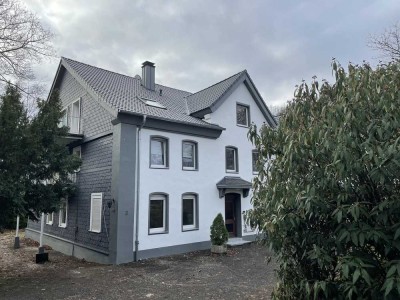 Sgn. Eiserfeld, großzügige 150m² Hauptwohnung 4 ZKB Balkon in ruhiger, zentraler Lage