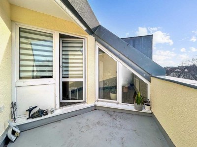 Attraktive 3 Zimmer-Dachgeschosswohnung mit Balkon und Hobbyraum im Dachspitz - Dresden-Weißig