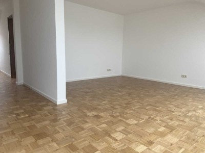 Freundliche und modernisierte 2,5-Zimmer-Dachgeschosswohnung mit geh. Innenausstattung in Marbach