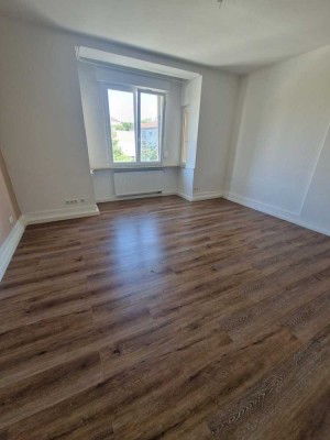 *Sanierte 3-Zimmer-Wohnung mit Altbaucharme*