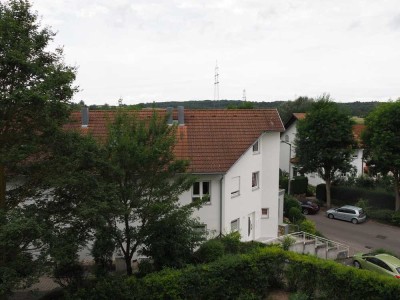 3-Zimmer-Wohnung mit gehobener Ausstattung mit Balkon, EBK und TG in Magstadt