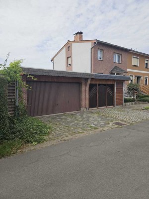 Doppelhaushälfte mit großen Garten und Pool