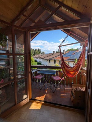 BEFRISTET: Gemütliche 3-Zimmer-Dachgeschosswohnung mit zwei Balkonen & Schwedenofen