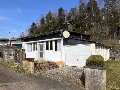 Sonnenhaus mit zwei Garagen