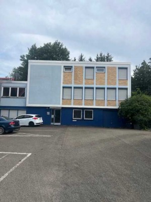 Geräumiges, preiswertes 13-Zimmer-Mehrfamilienhaus mit EBK in Mögglingen