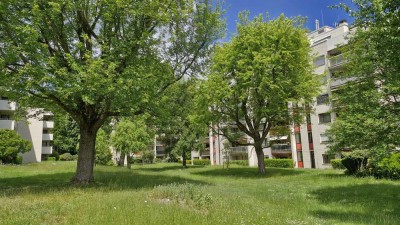 Top-Lage. Sichern Sie sich diese großzügige und helle Wohnung zentrumsnah gelegen und doch im Grünen