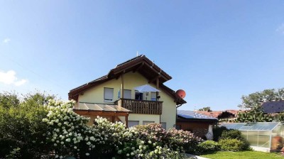 1 bis 2-Familienhaus mit 2 PV, mtl. Einnahmen, Bergblick u. geringsten Betriebskosten