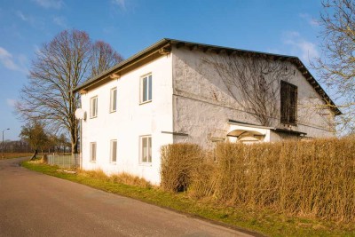 Großzügiges Einfamilienhaus  mit Potenzial für Ausbau mit Grundstück und Landwirtschaftsfläche