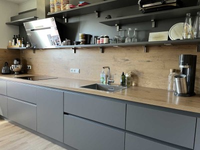 Modernisierte 5-Raum-Wohnung mit Balkon und Einbauküche in Ritzerau
