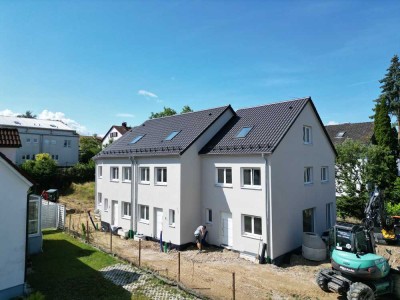 Luxuriöser Erstbezug: Reihenendhaus mit großem Garten, Carport & Homeoffice – Energieklasse A+