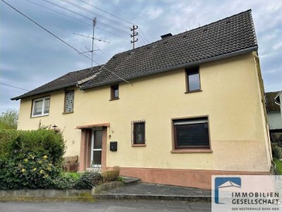 Teilvermietetes Doppelhaus mit Nebengebäude in Stadtnähe!