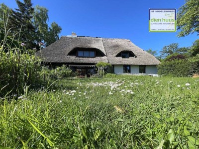 Reetdachhaus mit sehr großem Grundstück