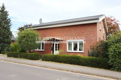 Einfamilienhaus mit großer Garage in Wrist