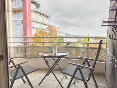 Frisch renovierte teilmöblierte Wohnung - Zentral, praktisch und mit toller Aussicht