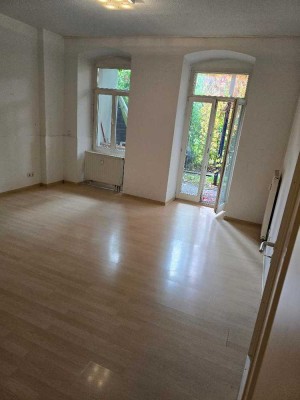 Neu sanierte 2-Zimmer Wohnung mit Terrasse