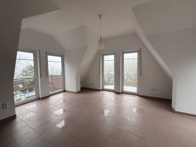 2-Zimmer-Dachwohnung mit Balkon inkl. Einbauküche und Stellplatz