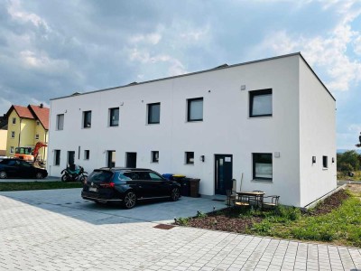 Wohn(t)räume im Grünen! Erstbezug eines hellen, modernen Reihenhauses mit sonniger Terrasse, Garte