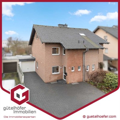 Familienfreundliche Doppelhaushälfte auf großem Grundstück mit Kaminofen, Einbauküche und Garage