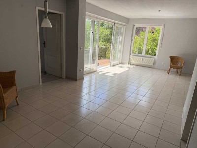 Attraktive 2-Zimmer-Wohnung mit Balkon, EBK, Gartenmitbenutzung und Stellplatz in Stromberg