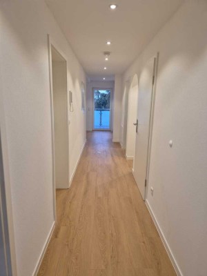 Neu sanierte 5-Zimmer-Wohnung mit EBK, Garten, Terrasse und Balkon