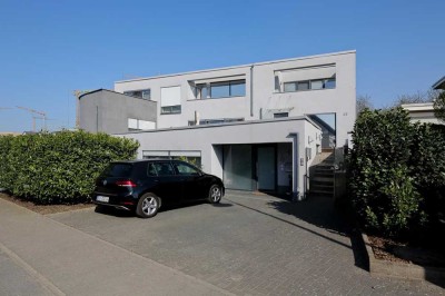 Neuwertige 2-Raum-Wohnung mit Balkon und Einbauküche in Nieder-Olm