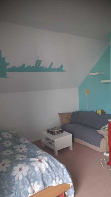 Vollmöbliertes Zimmer mit Balkon in Würzburg - Rottenbauer an Studentin zu vermieten