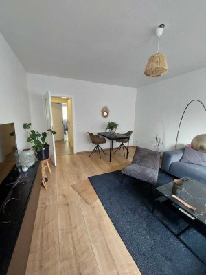 Schöne Aufgeteilte 4 Zimmer Wohnung in Köln Deutz
