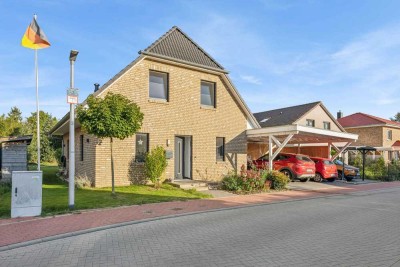 Wilkommen in Ihrem neuen Zuhause -- neuwertiges Kfw50 Haus in familienfreundlicher  Lage von Büchen
