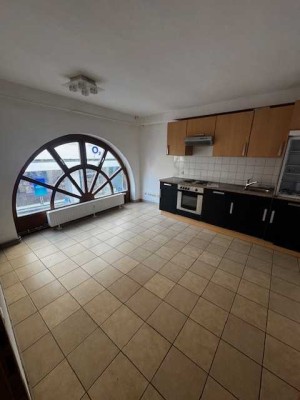 Gepflegte 2,5 Zimmer Wohnung im 1.OG mit Einbauküche im Zentrum von Calw ( Lederstr. 17 ), WM: 790€