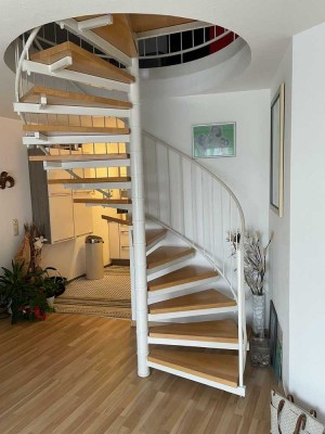 Gepflegte Maisonettwohnung mit separatem Eingang, Balkon und eigenem Stellplatz