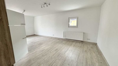 Geräumige helle und sehr gepflegte 1 Zimmer-Wohnung 35 m² in ruhiger Lage, Nähe Hauptbahnhof