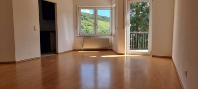 Ansprechende und modernisierte 2,5-Zimmer-Wohnung mit geh. Innenausstattung und EBK in Niedernhall