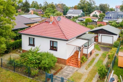 Bungalow bahnhofsnah in Fredersdorf - Mit Keller, Einbauküche, Garage, Veranda, manuellen Rollladen